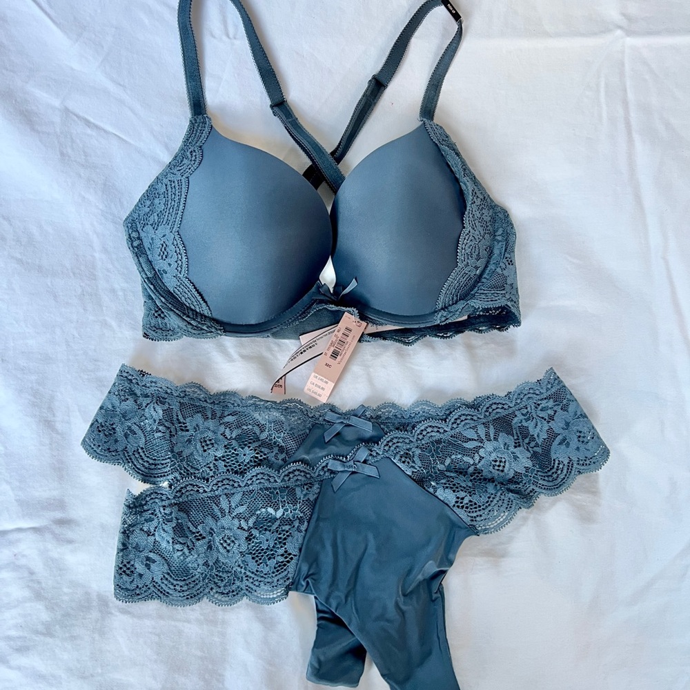 NWT VS DREAM ANGELS Set Push-Up Bra 32C & 2 Lace Thong panties Sm